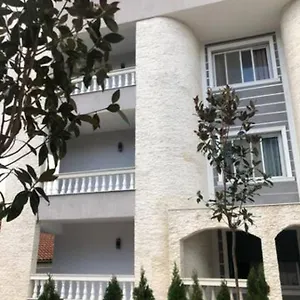 flower-residence-tirana-1010.hotels-in-tirana.com/